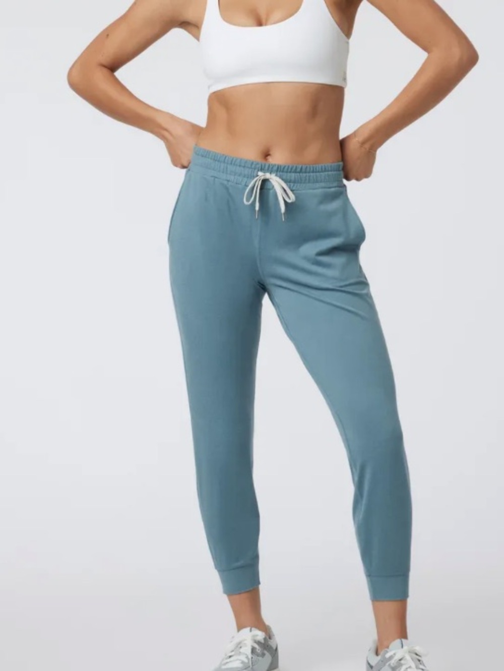 Vuori  Women’s Performance Dream Knit Jogger in Smoke Blue 🆕